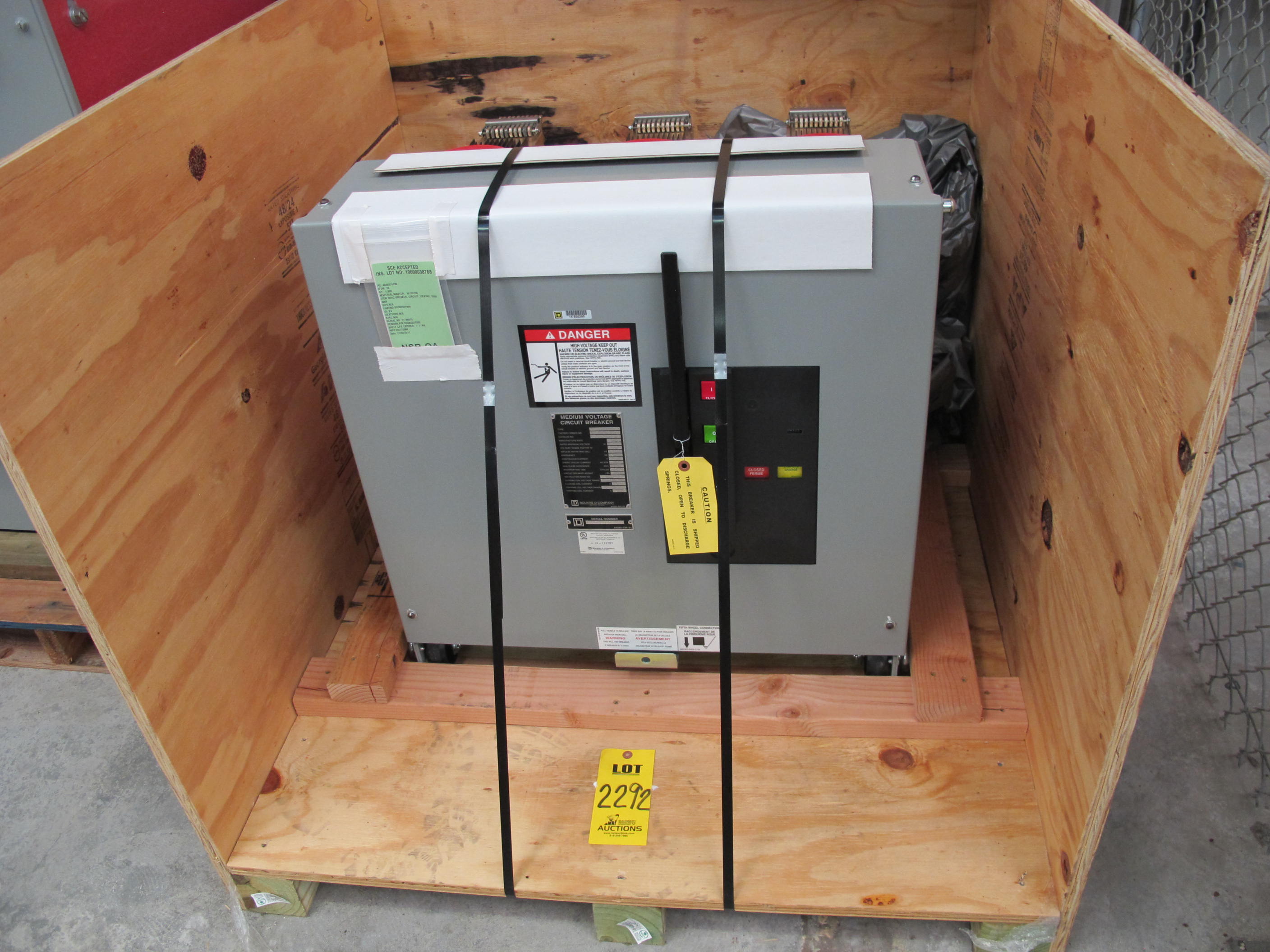 BREAKER, CIRCUIT TYPE, VACUUM REPLACEMENT (VR) KIND, 2000 AMP RATING, 6.9 KV RATING. PART # V5D8233Y000 (W-44) LOADING & HANDLING FEE $15-